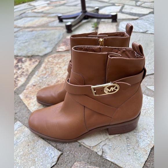 Michael Kors winter leather boots. Size 8 1/2. Color Tan - Picture 3 of 5